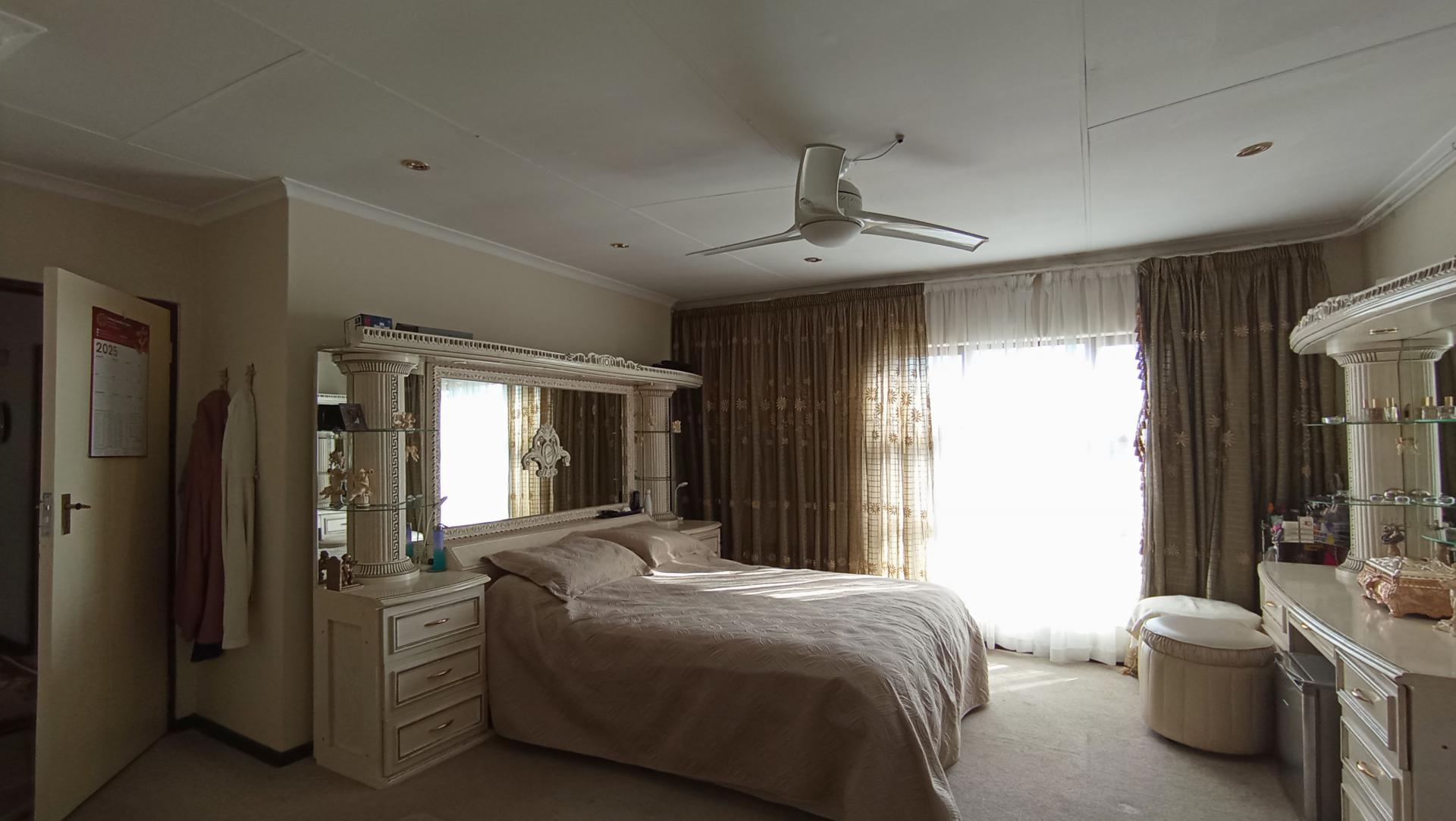 Main Bedroom - 38 square meters of property in Ormonde