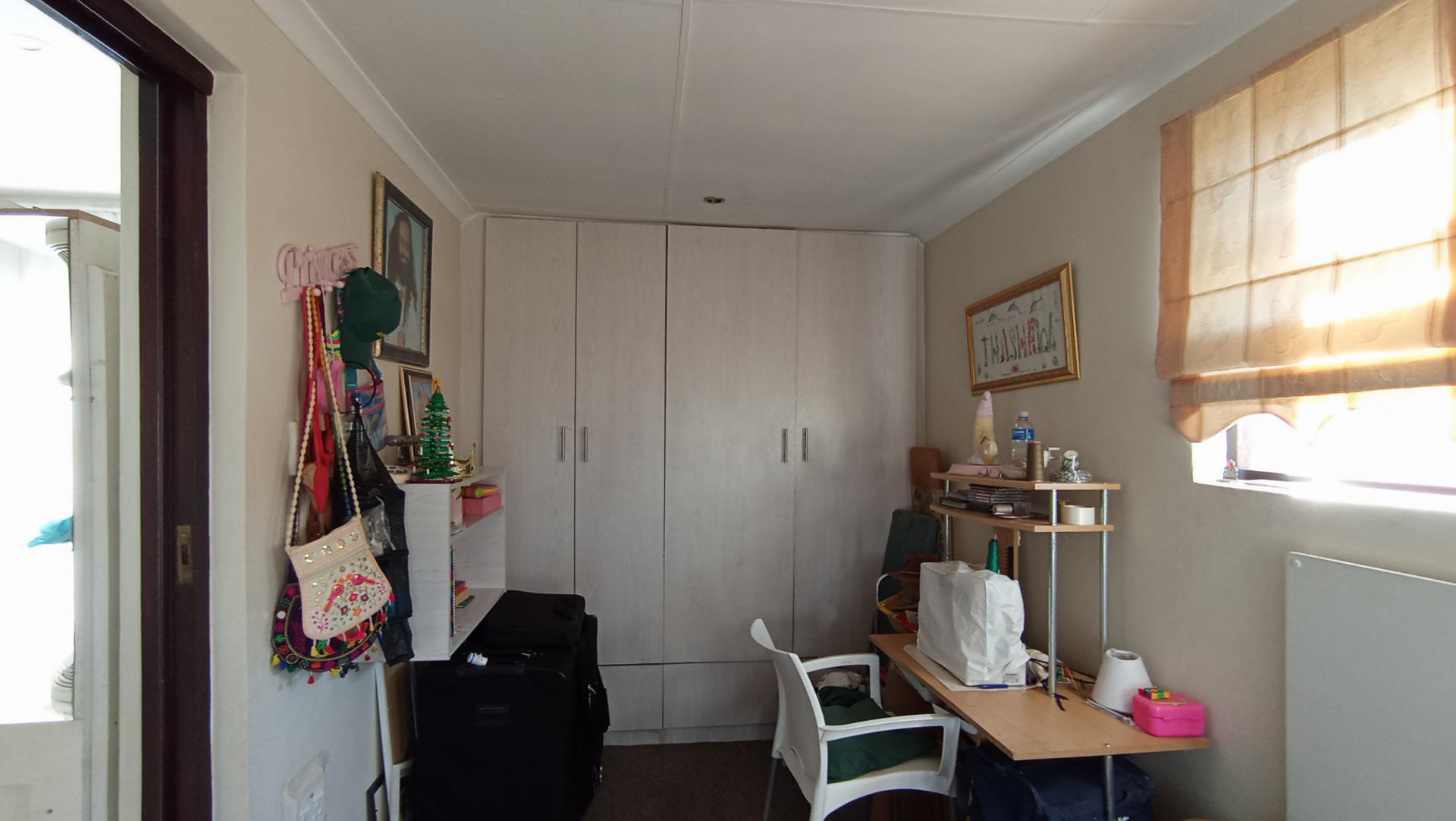 Main Bedroom - 38 square meters of property in Ormonde