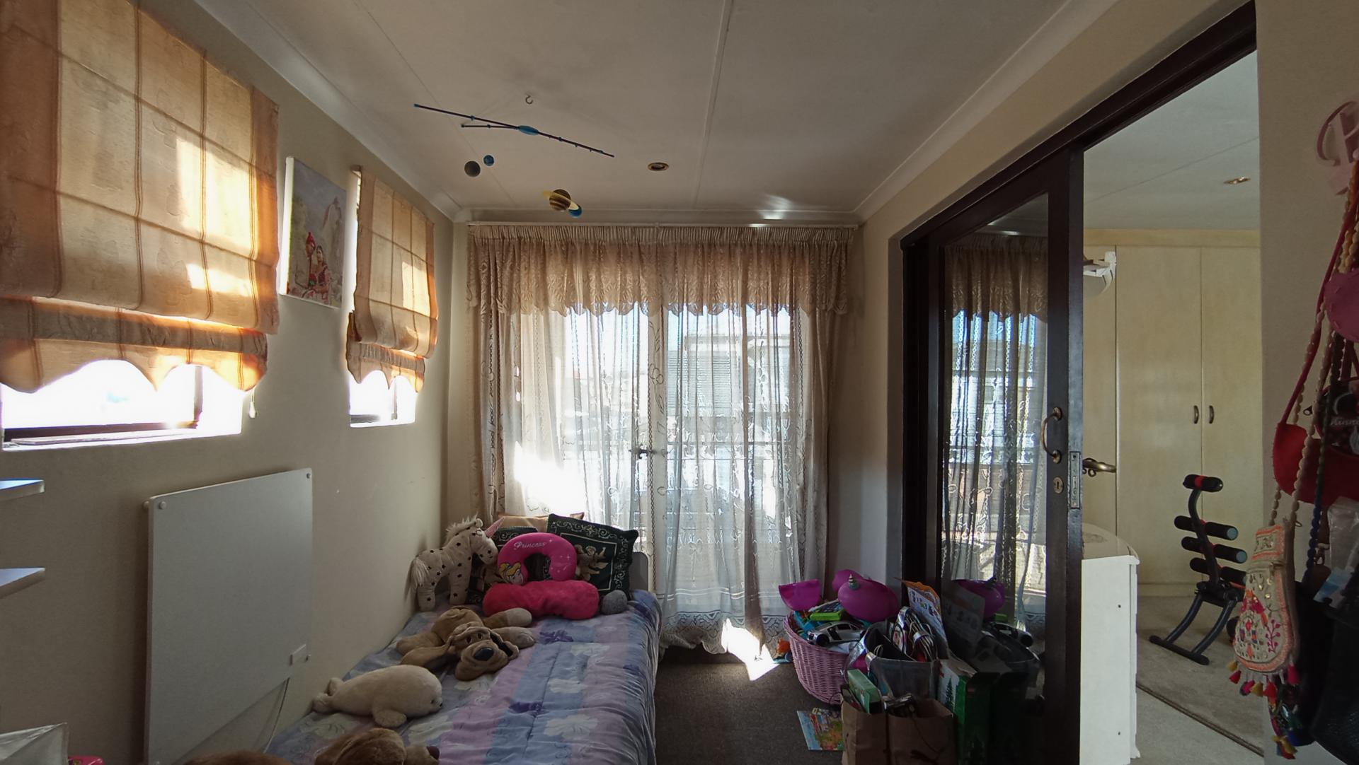 Main Bedroom - 38 square meters of property in Ormonde