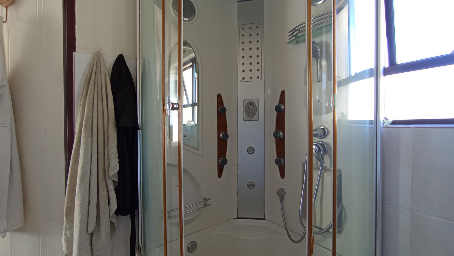 Main Bathroom - 6 square meters of property in Ormonde