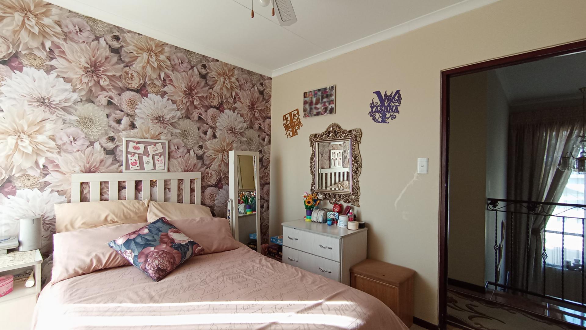 Bed Room 1 - 11 square meters of property in Ormonde