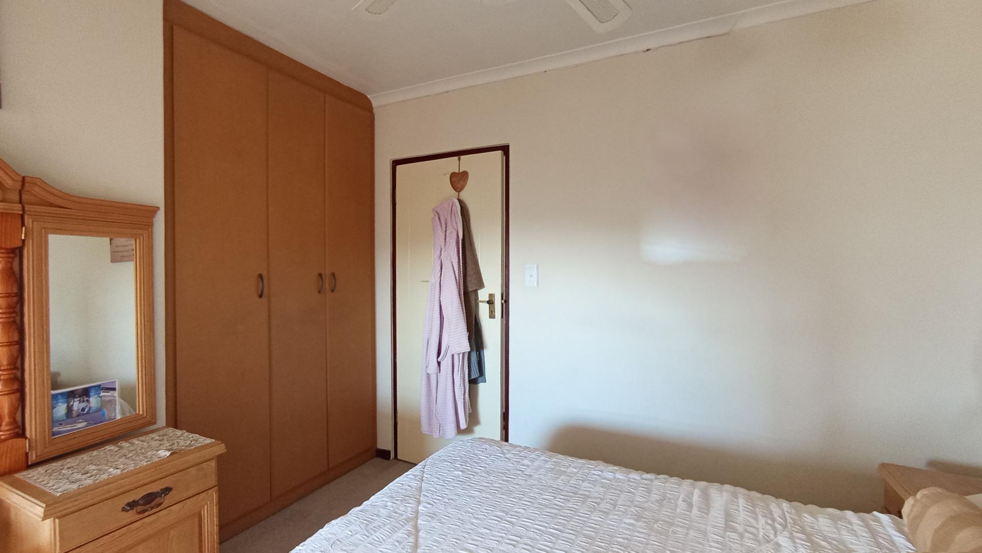 Bed Room 2 - 11 square meters of property in Ormonde