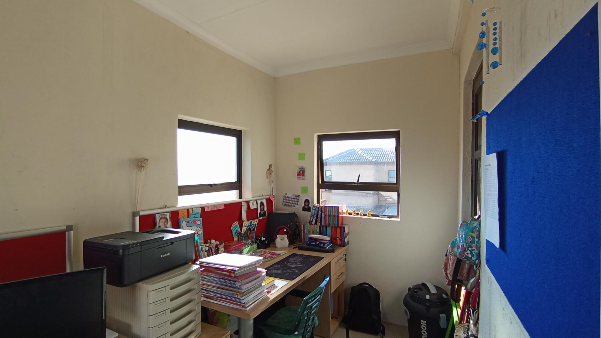 Spaces - 32 square meters of property in Ormonde