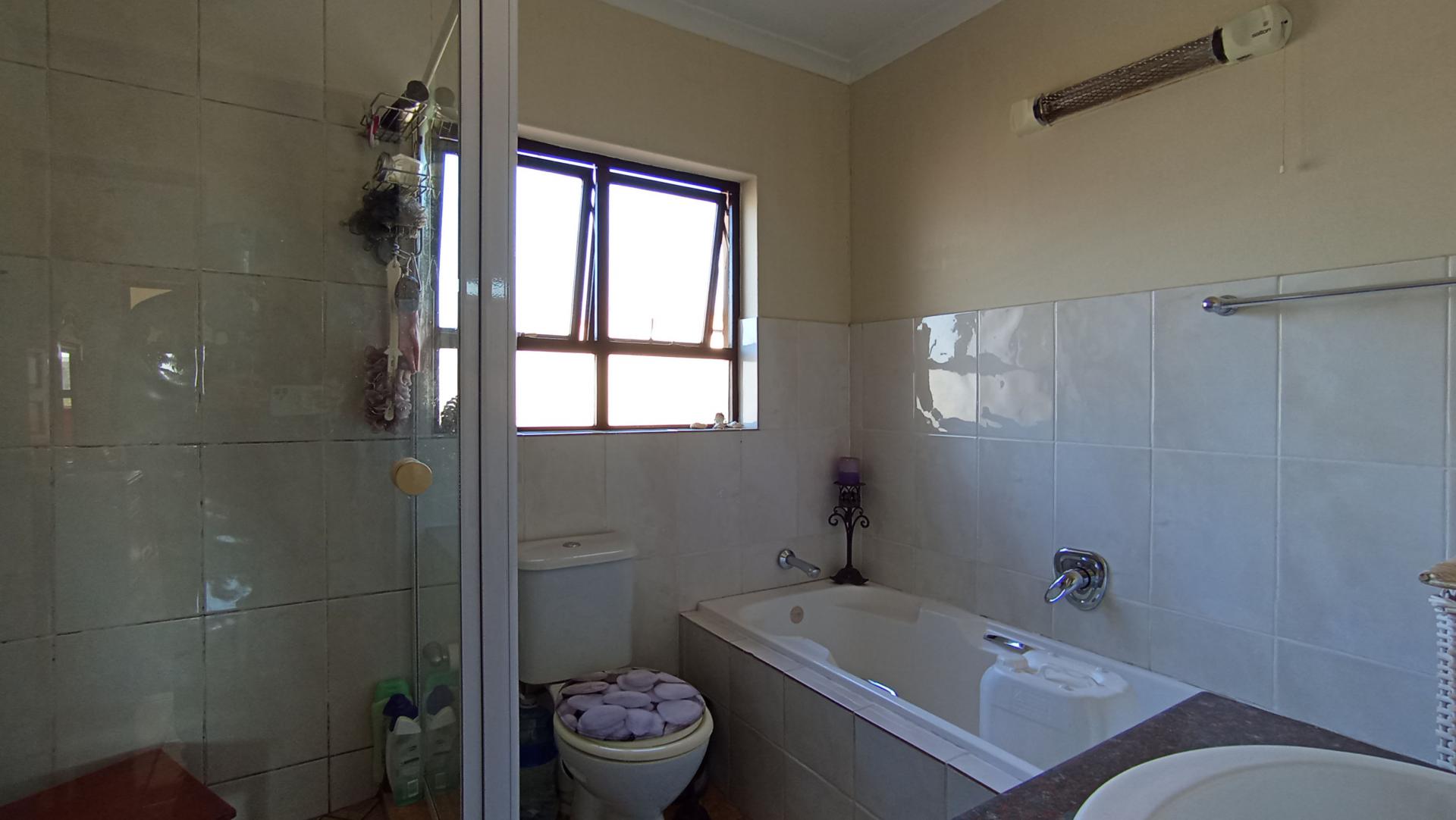 Bathroom 1 - 6 square meters of property in Ormonde