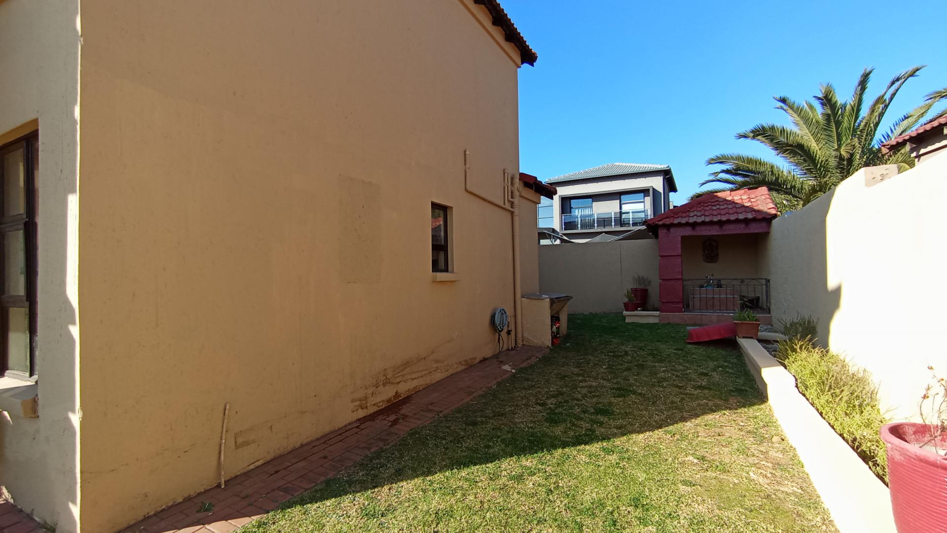 Backyard of property in Ormonde