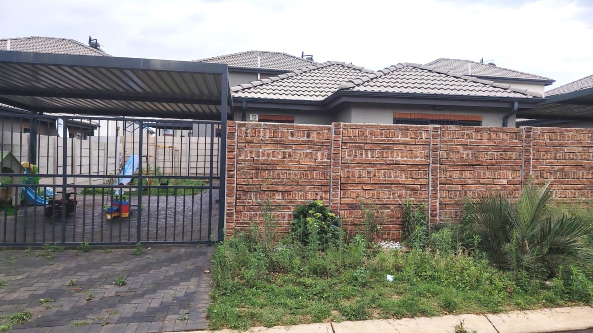 Front View of property in Albertsdal