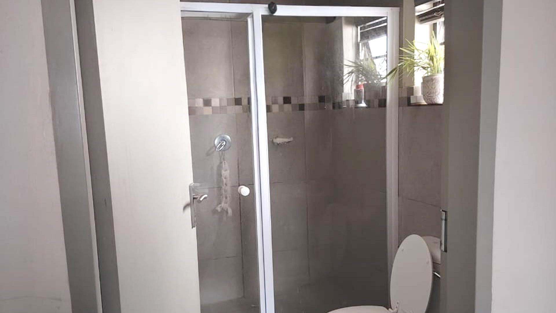 Main Bathroom of property in Albertsdal