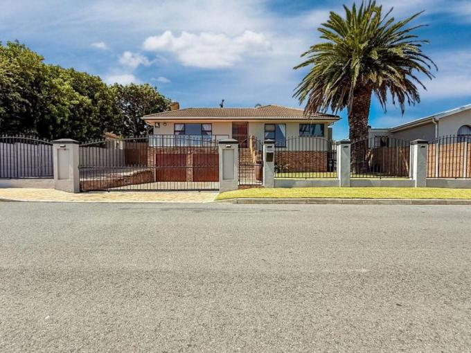 4 Bedroom House for Sale For Sale in Protea Hoogte - MR681361