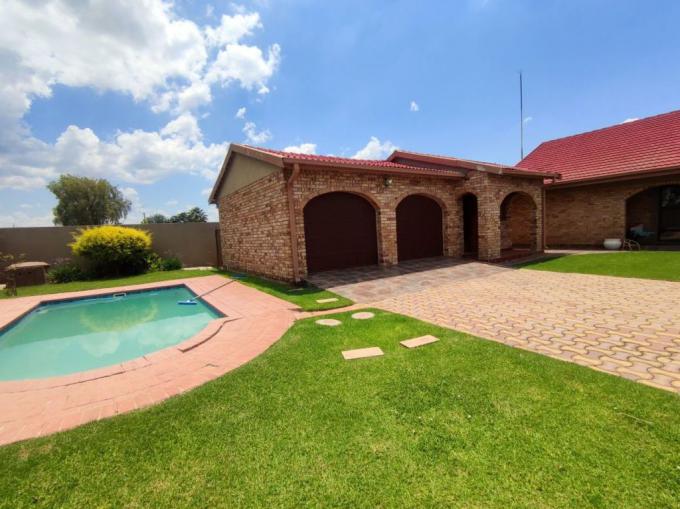 3 Bedroom House for Sale For Sale in Klerksdorp - MR681374