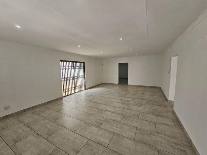 Commercial to Rent in Clubview - Property to rent - MR681378