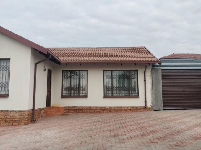 3 Bedroom House to Rent in Tlhabane West - Property to rent - MR681389