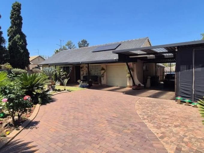 3 Bedroom House for Sale For Sale in Brackendowns - MR681399