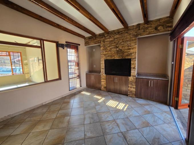 3 Bedroom House for Sale For Sale in Middelburg - MP - MR681425