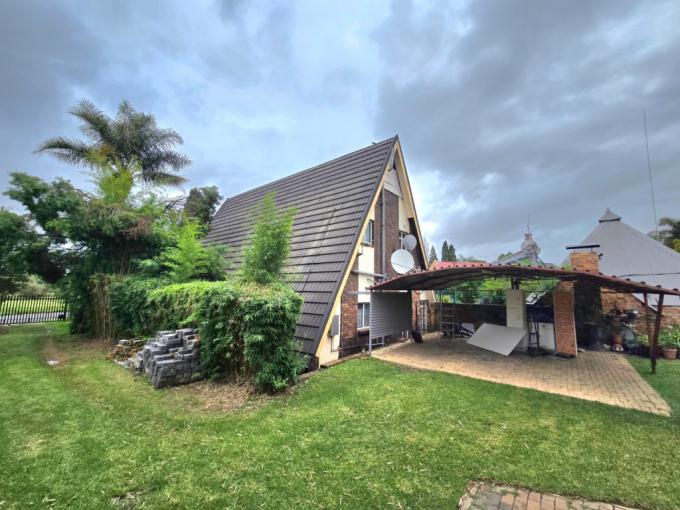 4 Bedroom House for Sale For Sale in Kanonkop - MR681446