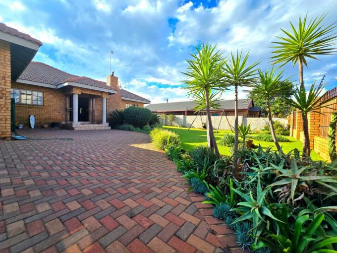 4 Bedroom House for Sale For Sale in Aerorand - MP - MR681448