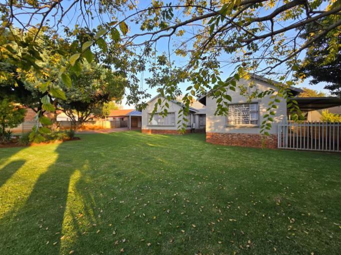 4 Bedroom House for Sale For Sale in Kanonkop - MR681449
