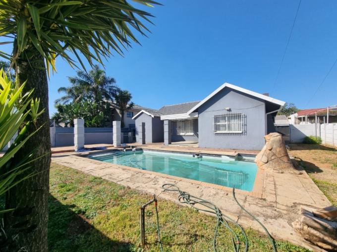 3 Bedroom House for Sale For Sale in Robertsham - MR681453