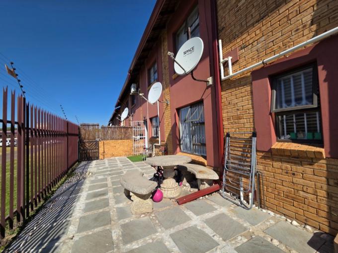 3 Bedroom Simplex for Sale For Sale in Brackendowns - MR681469