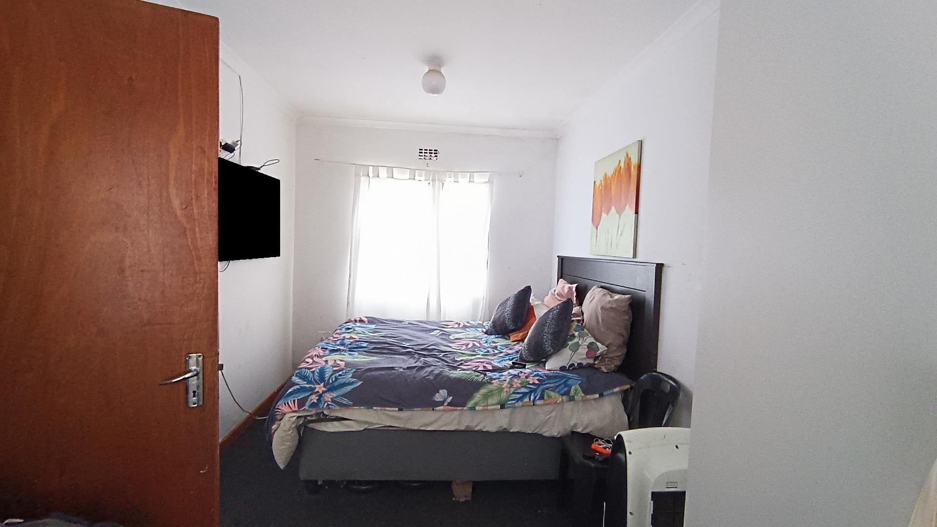 Bed Room 2 - 15 square meters of property in Kuils River