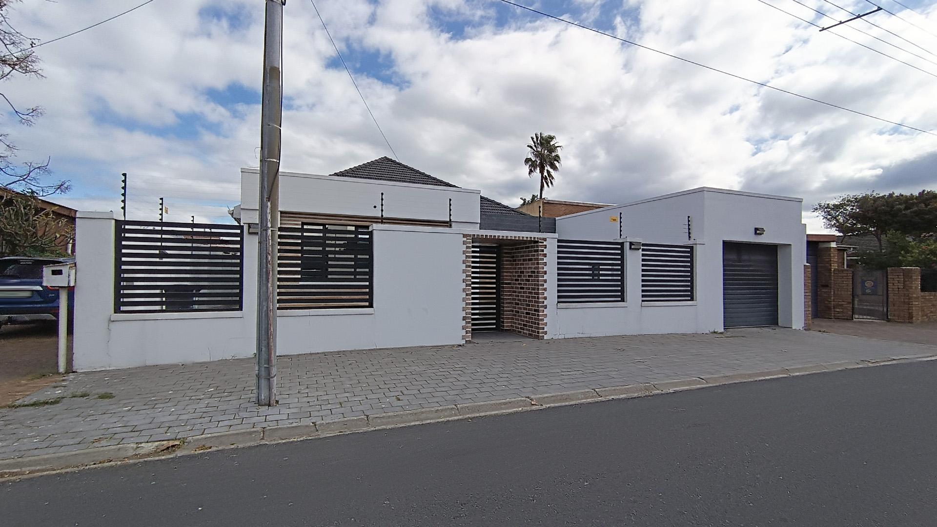 Front View of property in Lansdowne