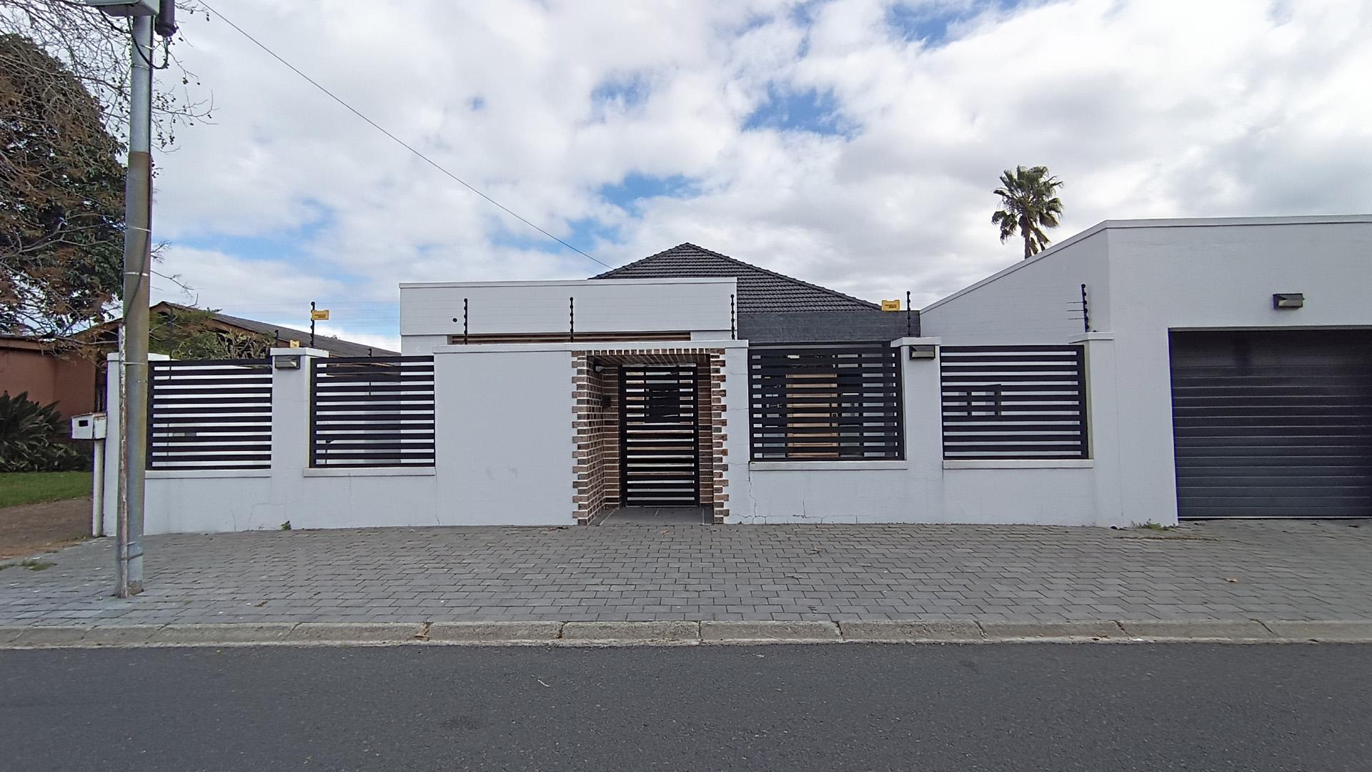 Front View of property in Lansdowne