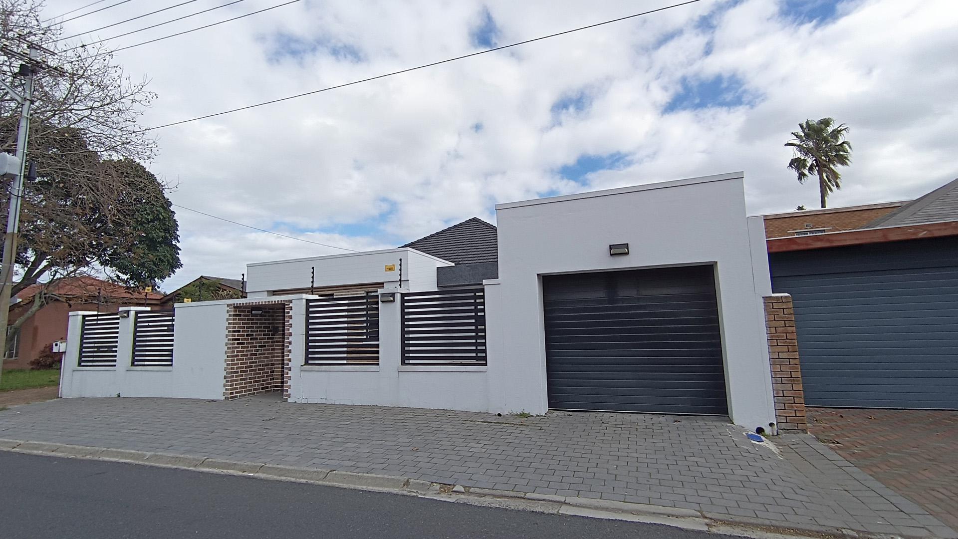 Front View of property in Lansdowne