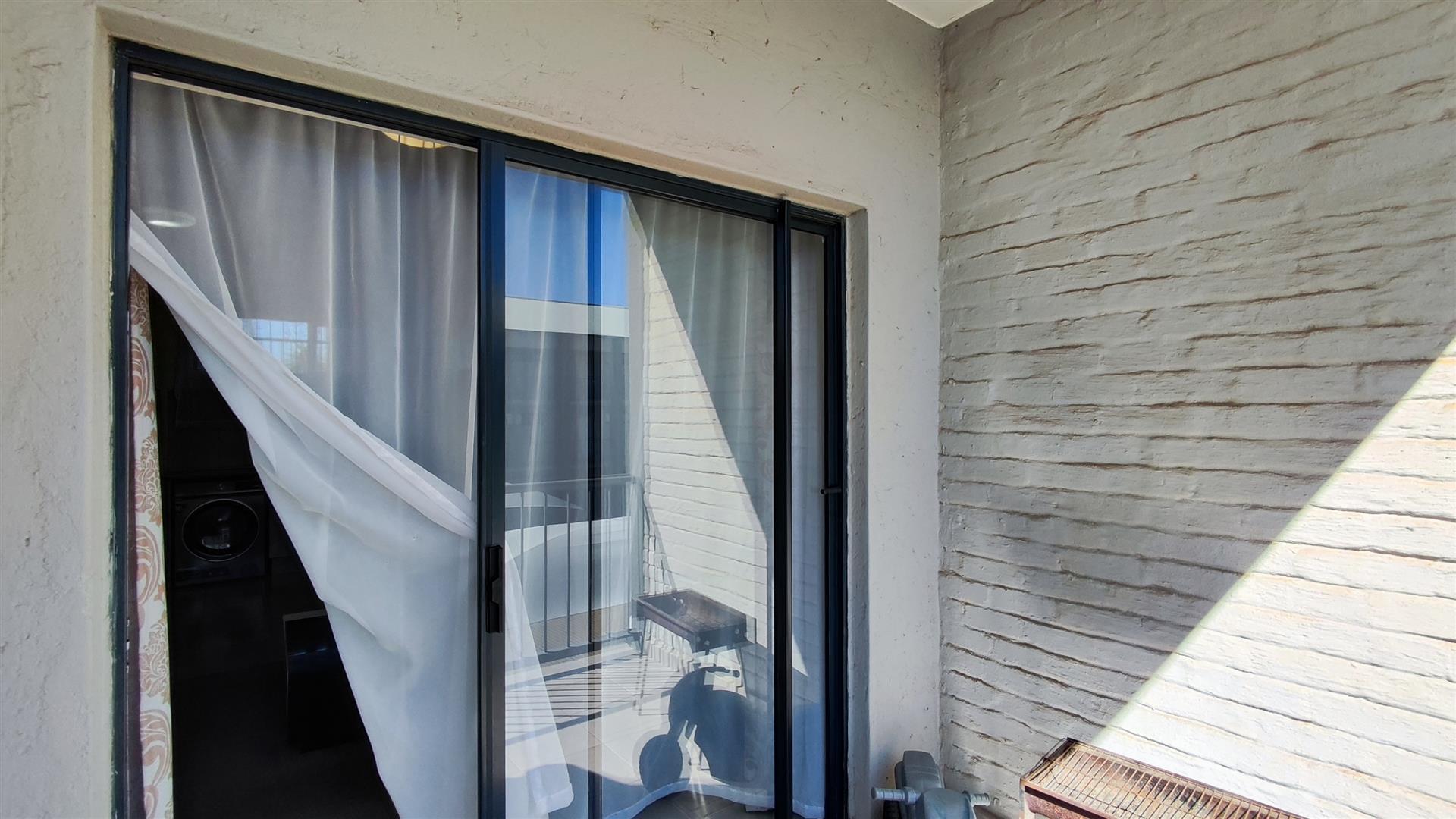 Balcony - 5 square meters of property in Rynfield