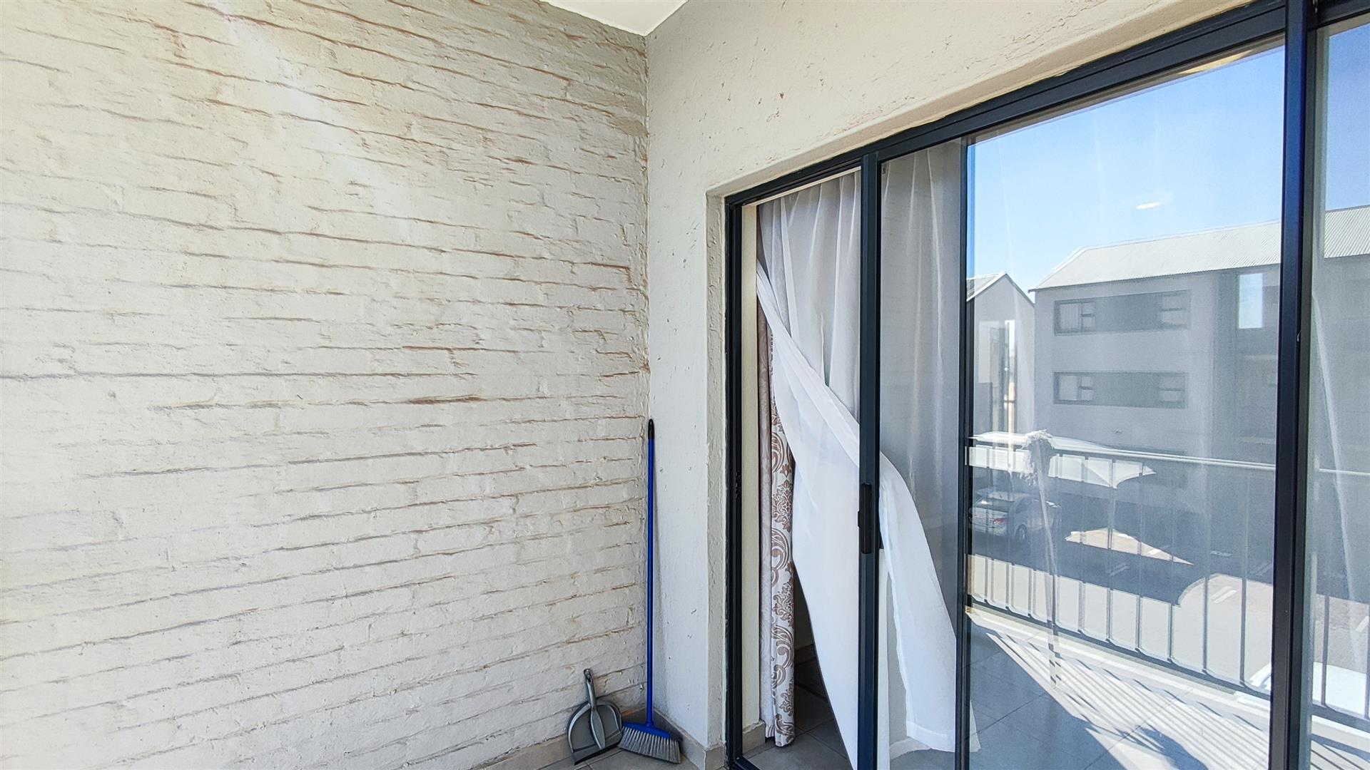 Balcony - 5 square meters of property in Rynfield