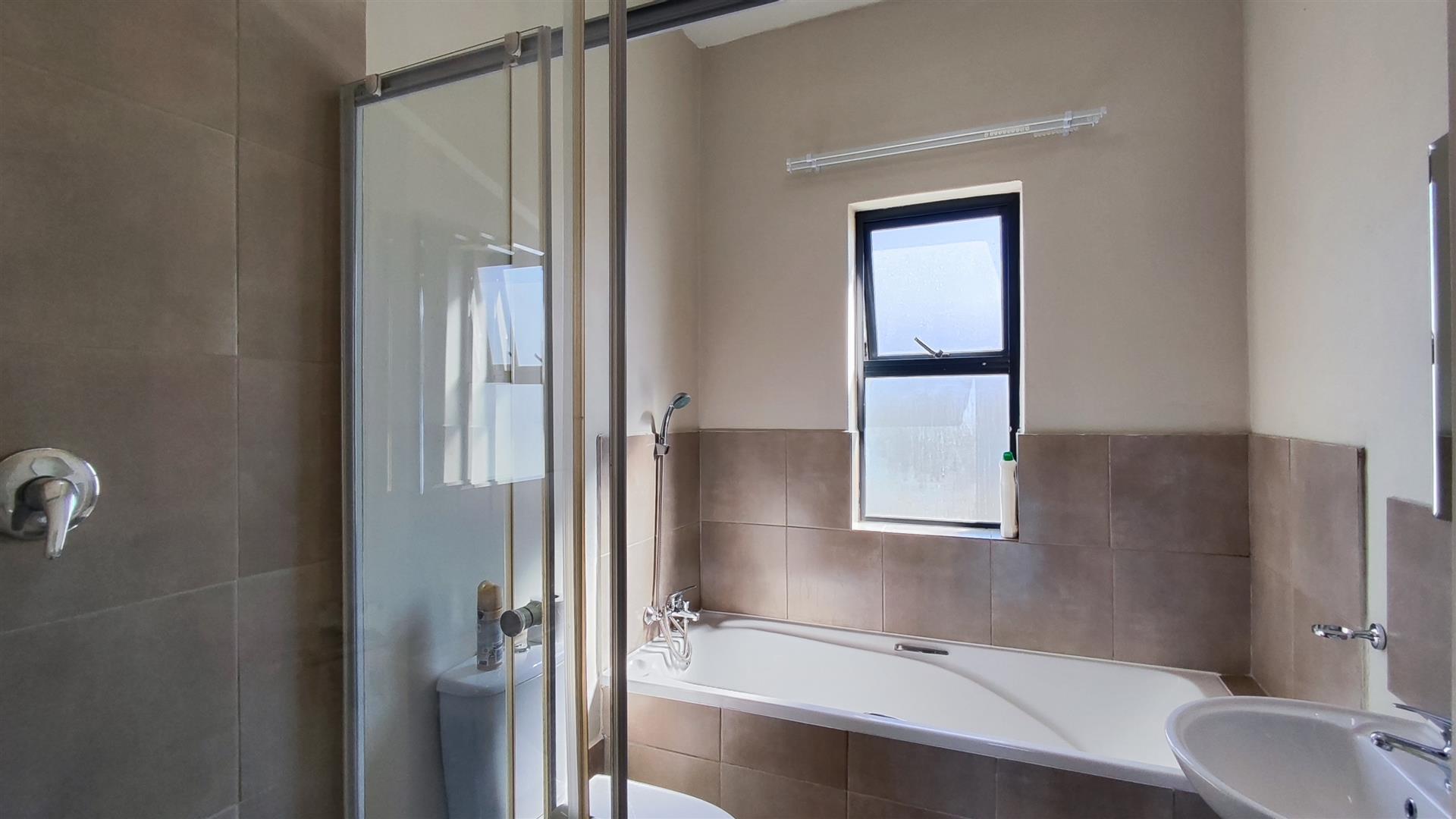 Bathroom 1 - 5 square meters of property in Rynfield