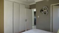 Main Bedroom - 16 square meters of property in Willowbrook