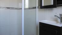 Main Bathroom - 3 square meters of property in Willowbrook