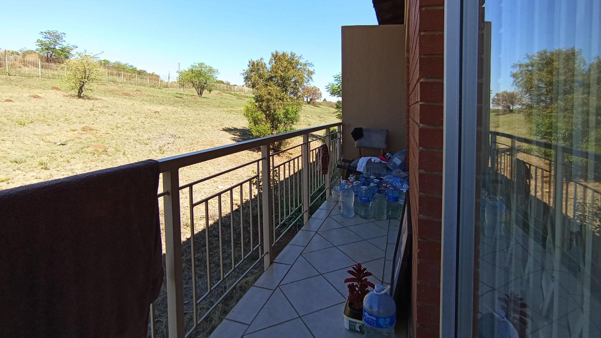 Balcony - 6 square meters of property in Equestria