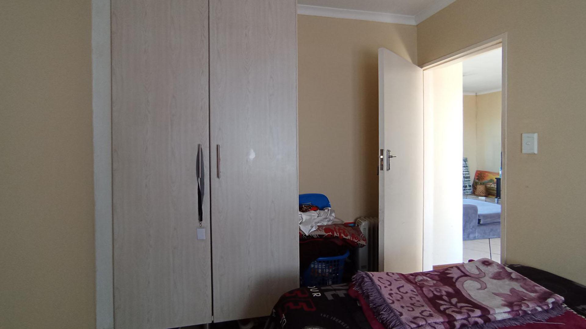 Bed Room 2 - 8 square meters of property in Equestria