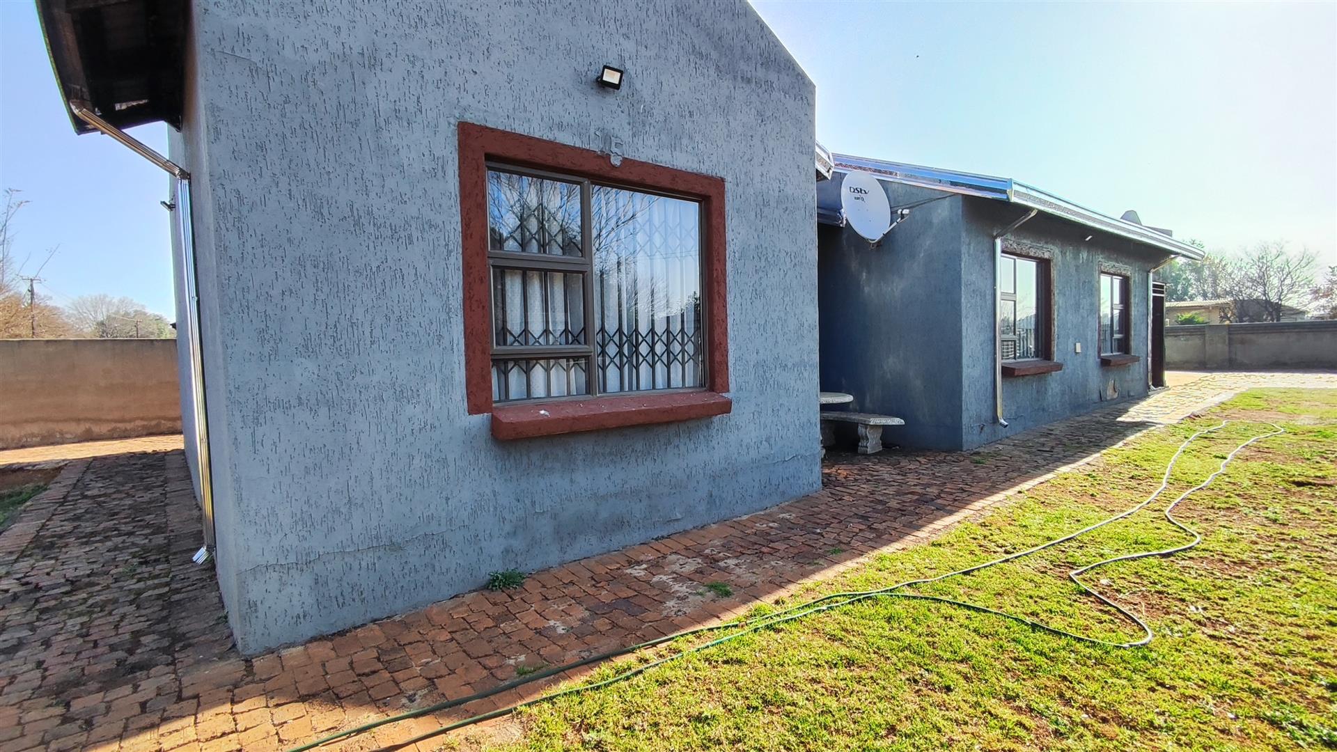 Front View of property in Kookrus