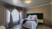 Main Bedroom - 16 square meters of property in Kookrus