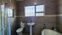 Main Bathroom - 5 square meters of property in Kookrus