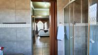 Main Bathroom - 5 square meters of property in Kookrus