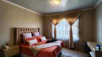 Bed Room 2 - 15 square meters of property in Kookrus