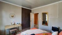 Bed Room 2 - 15 square meters of property in Kookrus