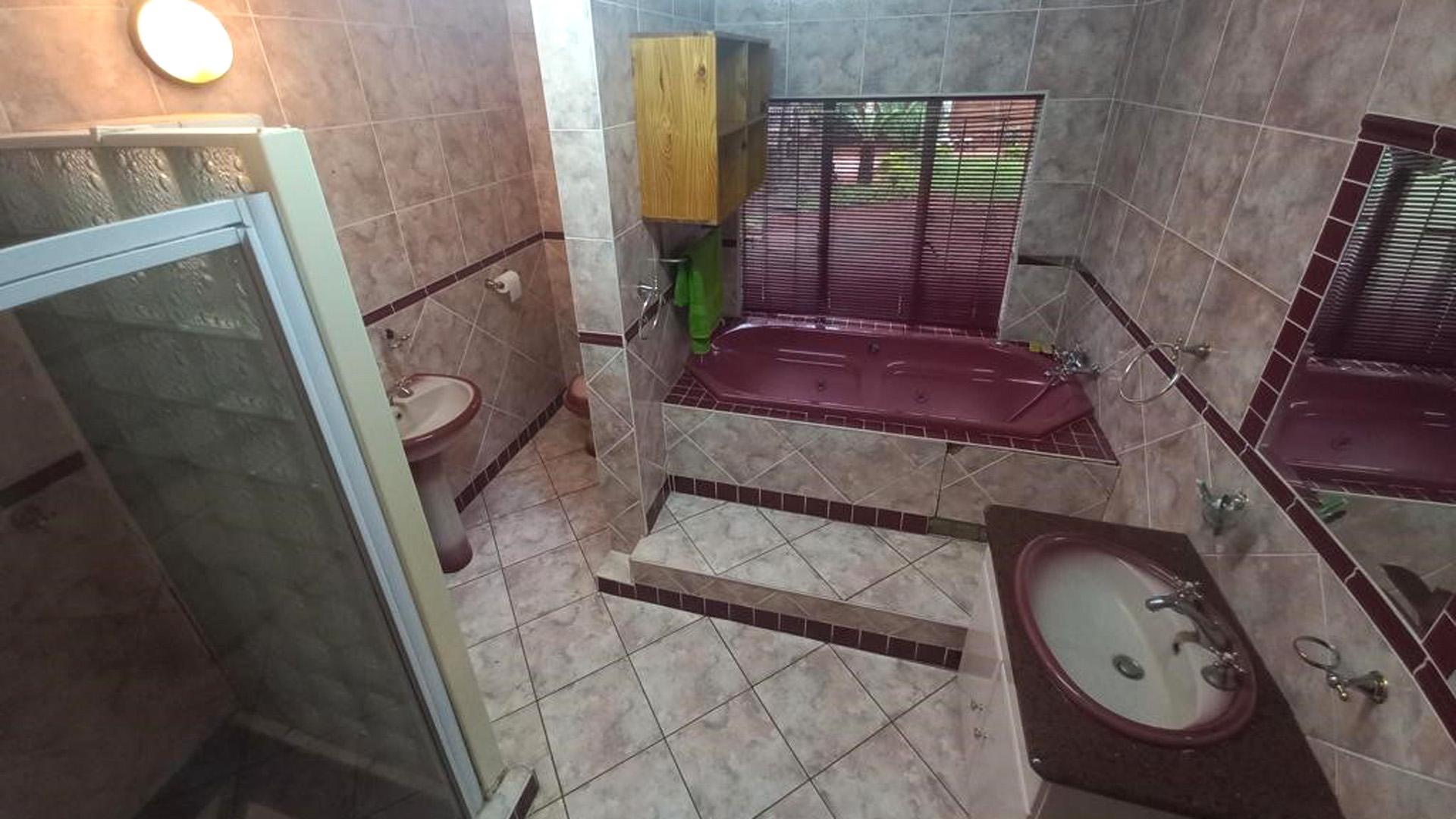 Bathroom 1 of property in Mokopane (Potgietersrust)