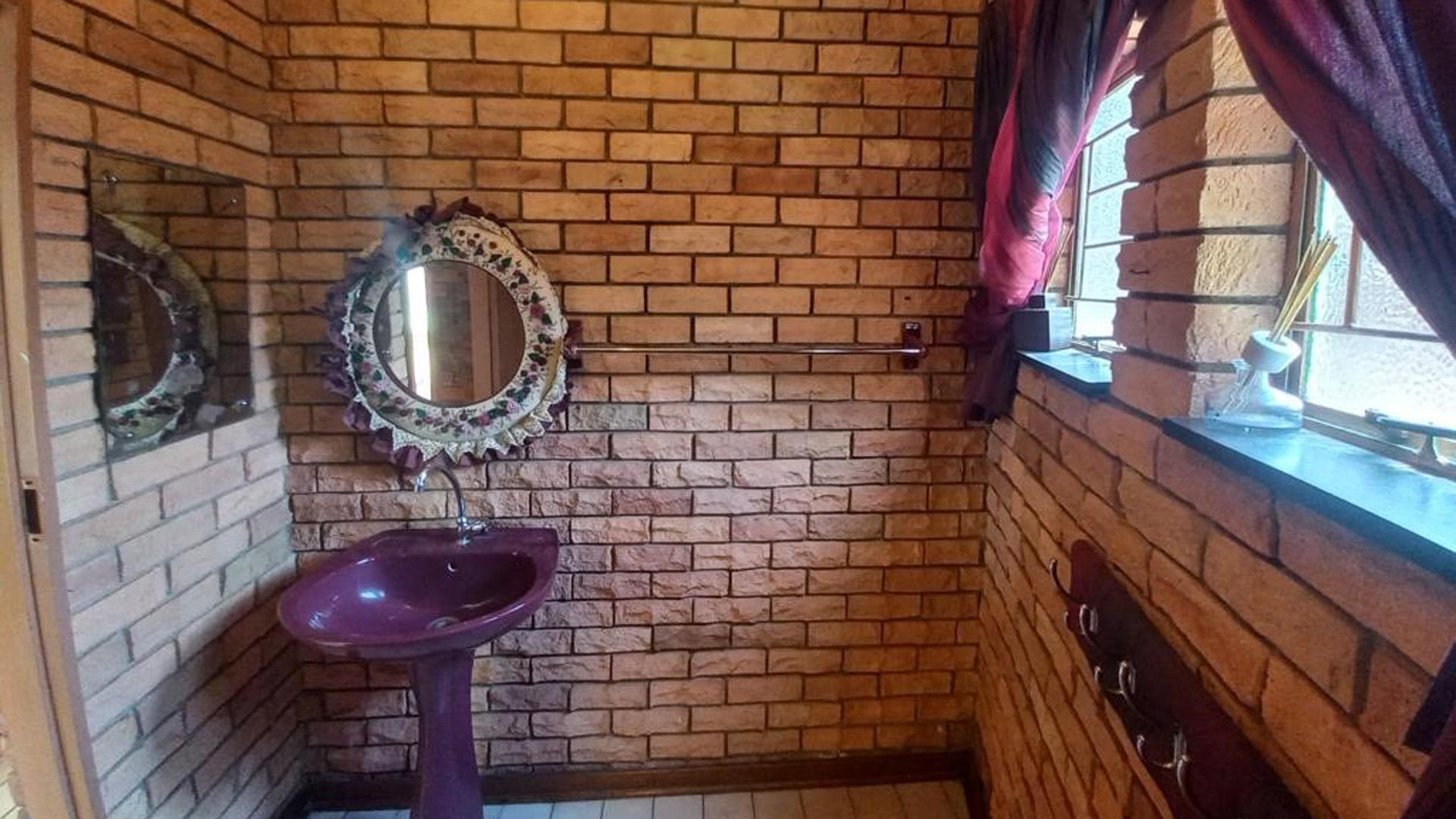 Bathroom 3+ of property in Mokopane (Potgietersrust)