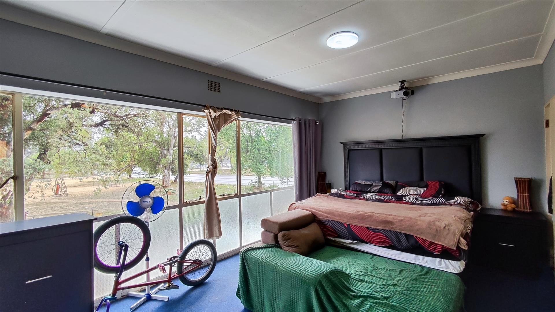 Bed Room 1 - 24 square meters of property in Rhodesfield