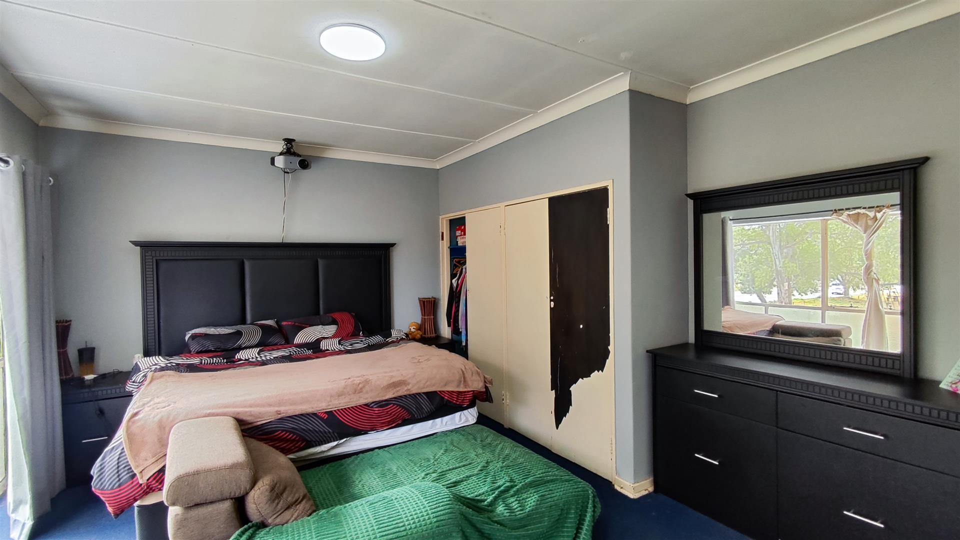 Bed Room 1 - 24 square meters of property in Rhodesfield