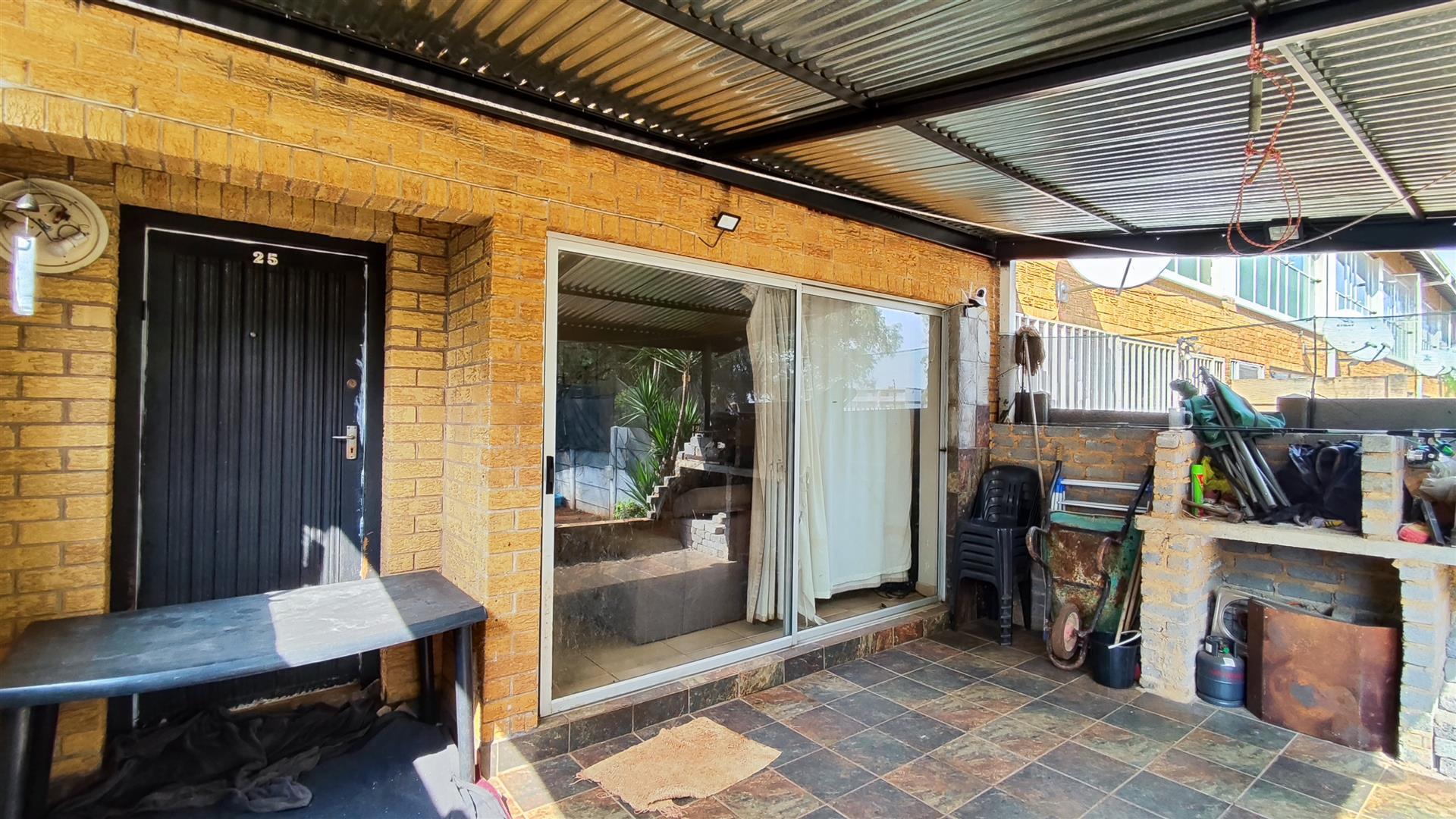 Patio - 18 square meters of property in Rhodesfield