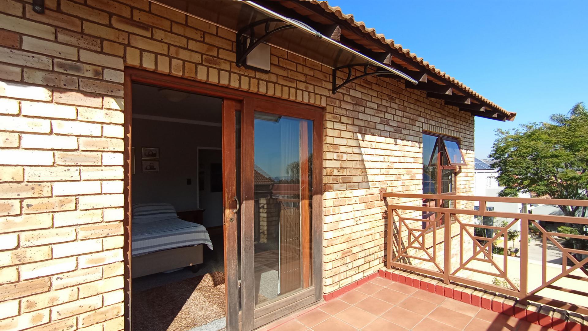 Balcony - 10 square meters of property in Radiokop