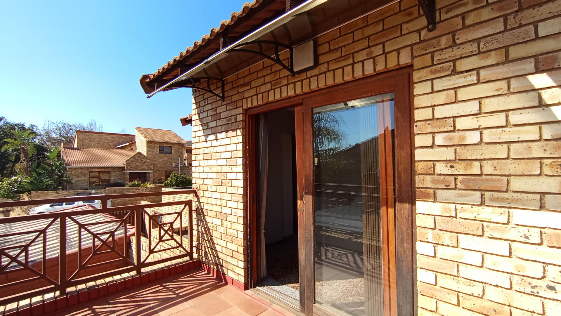 Balcony - 10 square meters of property in Radiokop