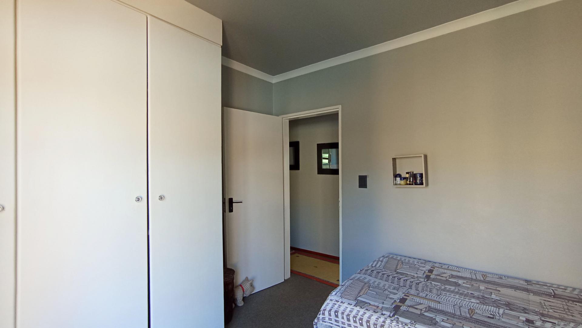 Bed Room 2 - 12 square meters of property in Radiokop