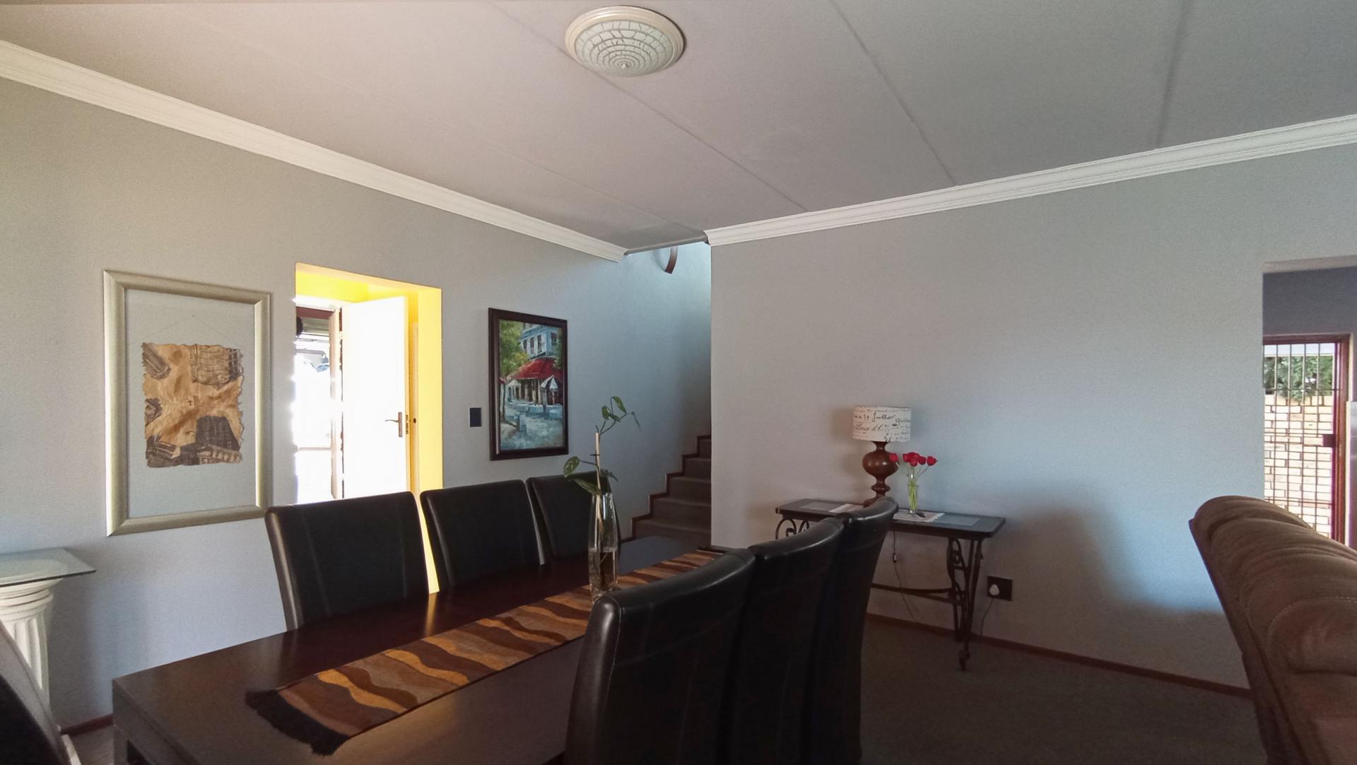 Dining Room - 19 square meters of property in Radiokop