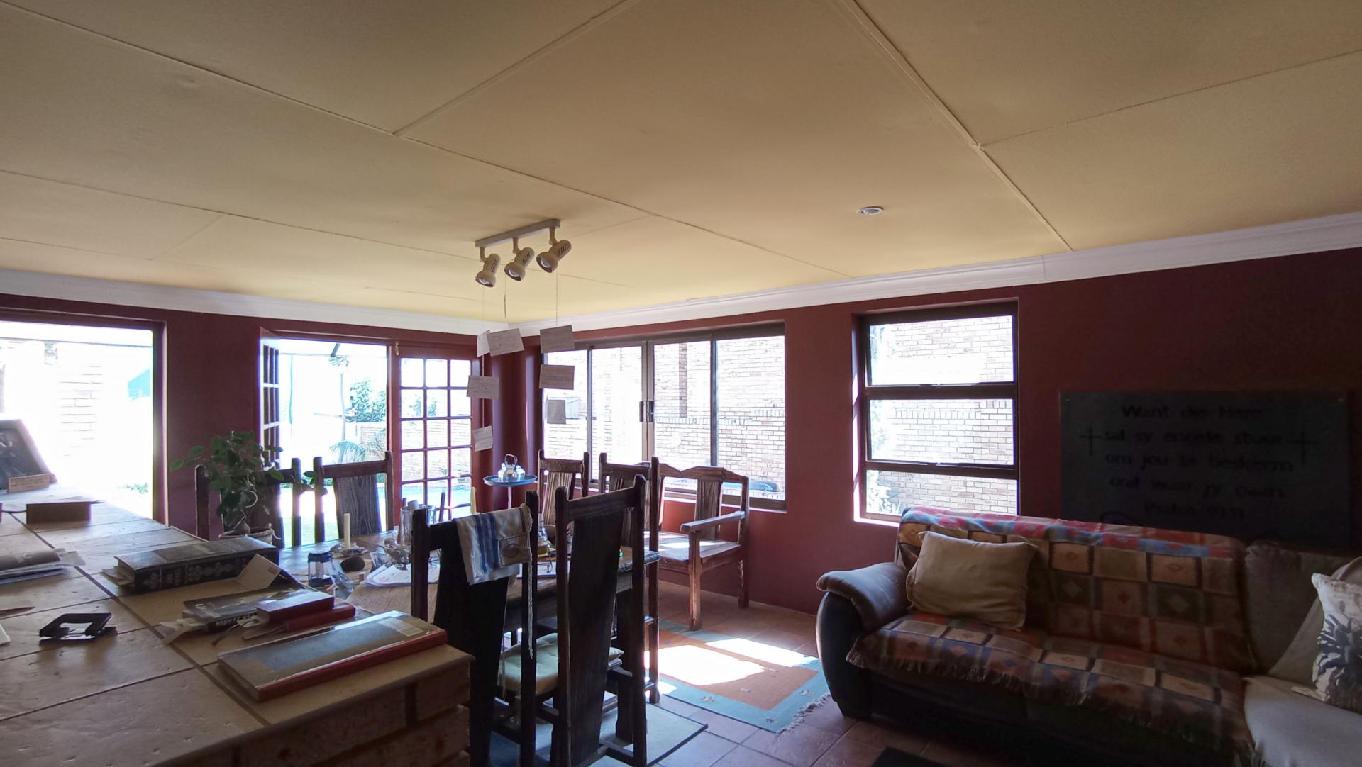 Entertainment - 37 square meters of property in Radiokop