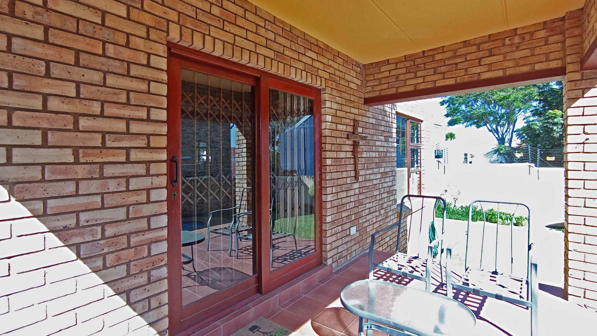 Patio - 12 square meters of property in Radiokop